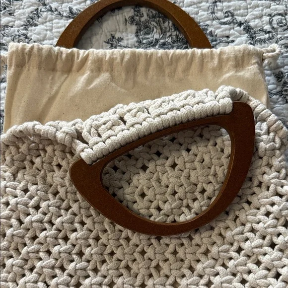 Straw Studios Beige Thick Knit Hand Tote with Wooden Handles and drawstrings - Picture 7 of 8